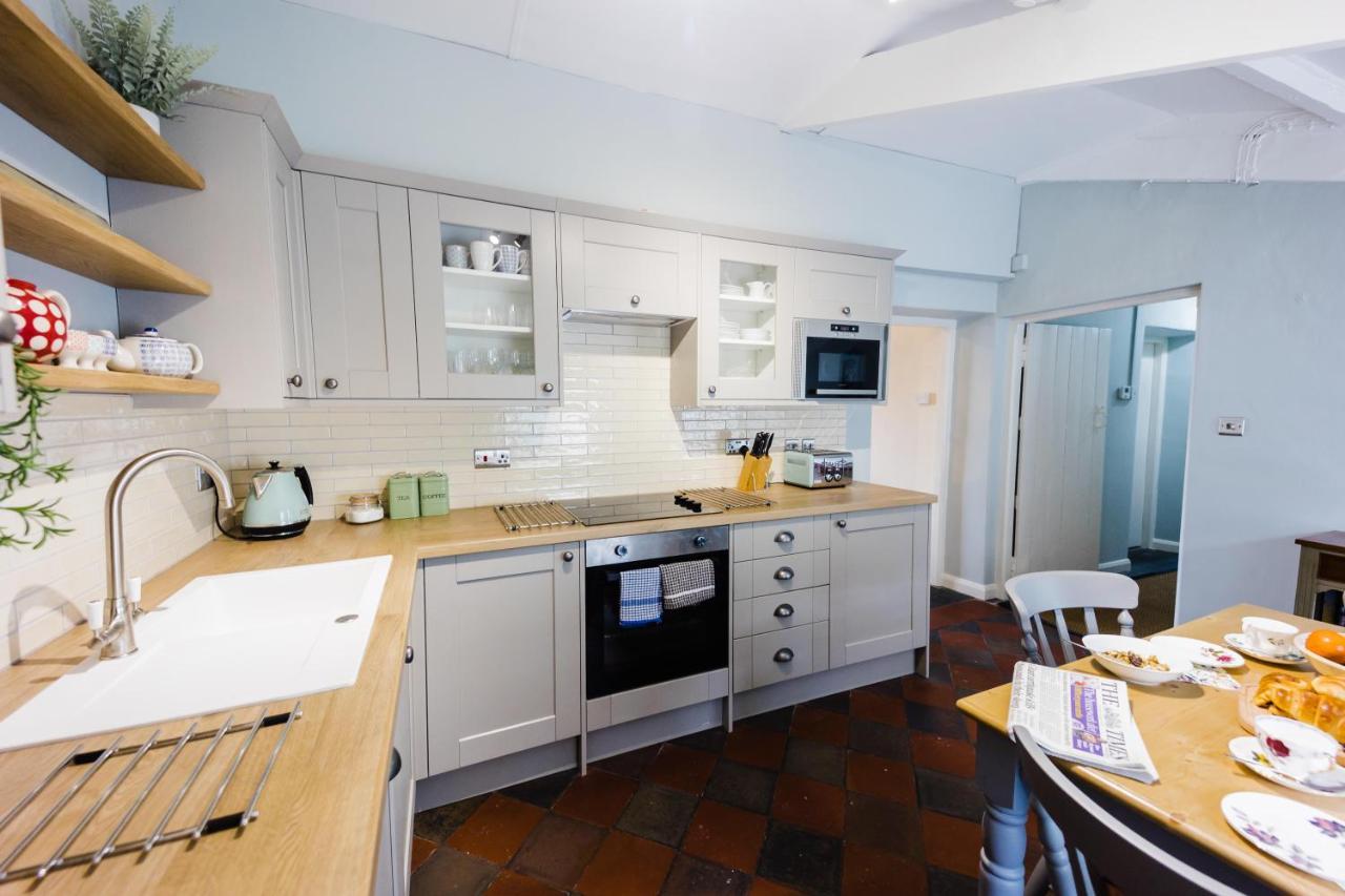 May Tree Cottage Manorbier 5 Mins From The Beach Sleeps 4 Exterior photo